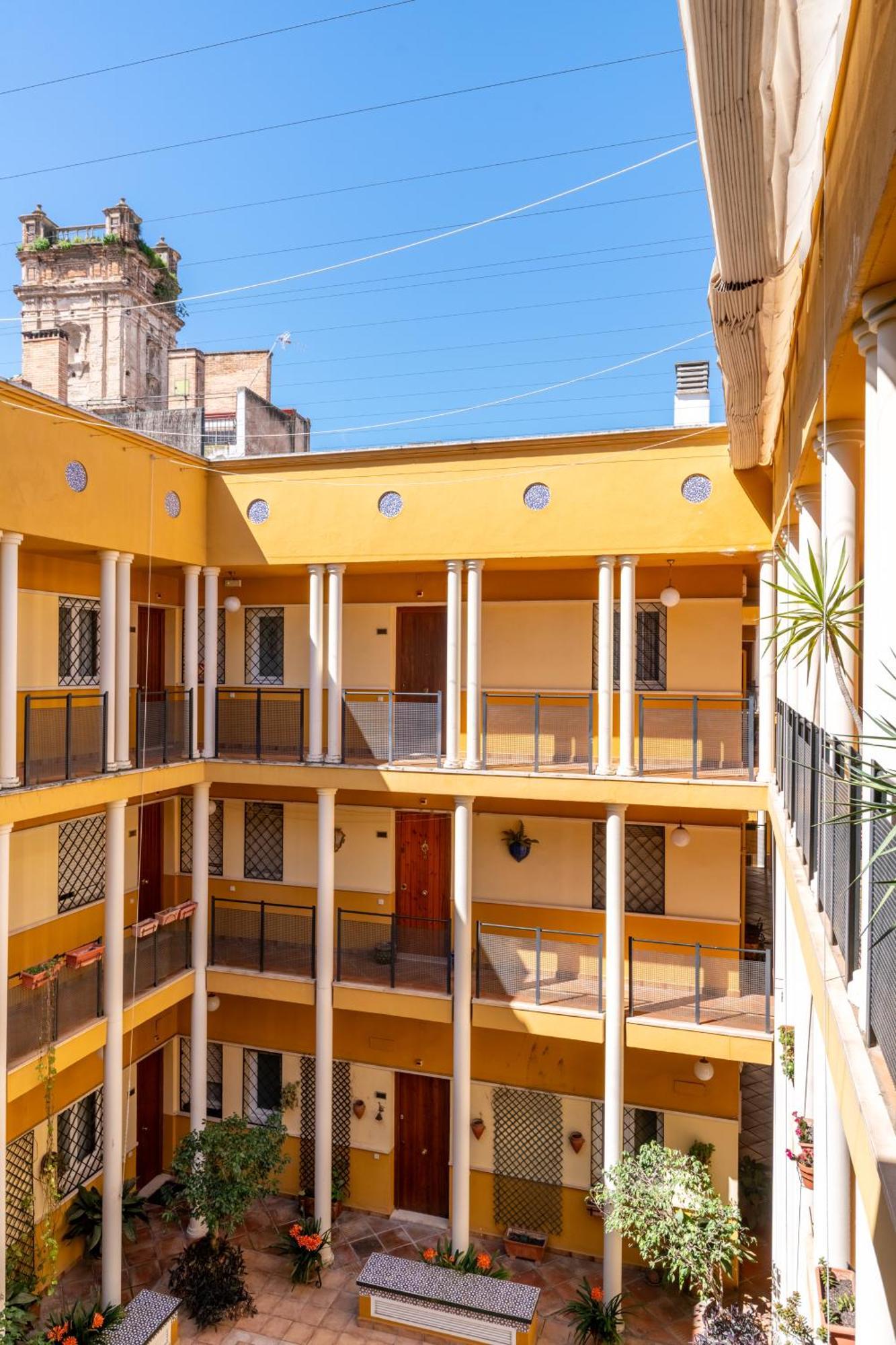 San Vicente-Museo Apartamento Seville Exterior photo